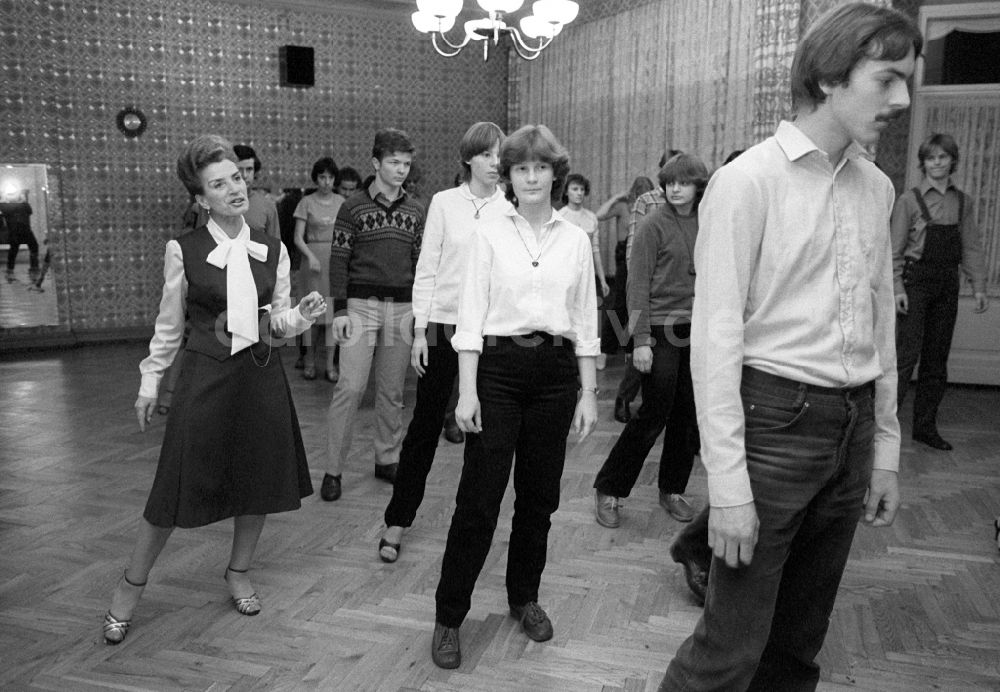 DDR-Fotoarchiv: Berlin - Tanzschule Hadrich in Berlin Ostberlin in der DDR