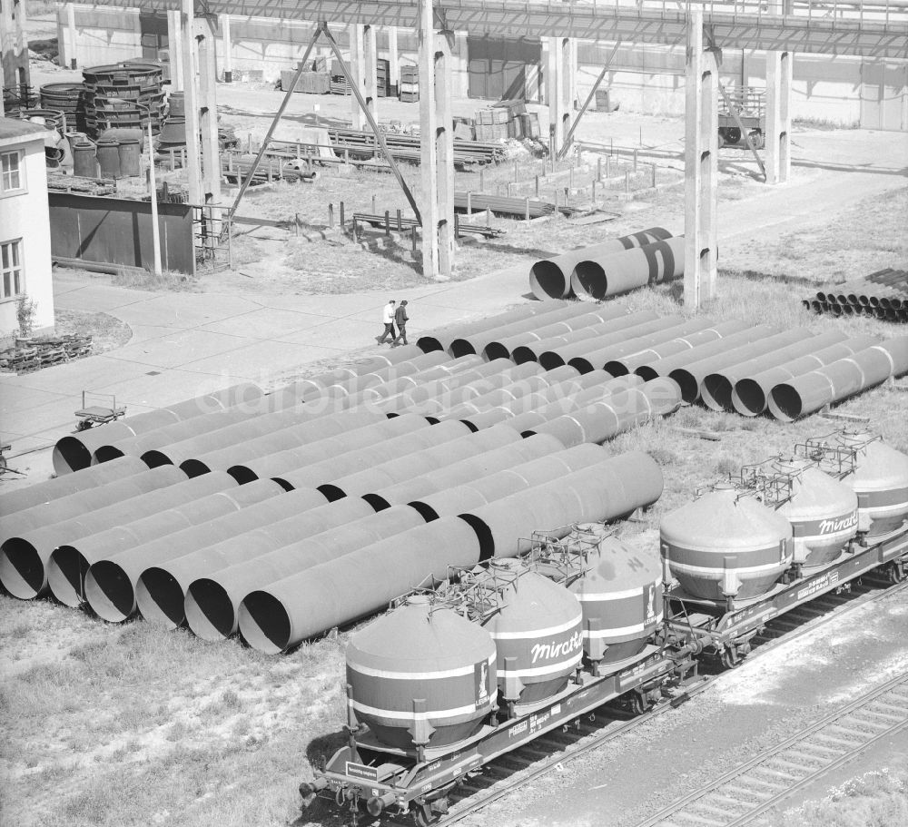 DDR-Bildarchiv: Leuna - Technische Anlagen und Produktionsmittel der VEB Leuna-Werke Walter Ulbricht in Leuna in Sachsen-Anhalt in der DDR