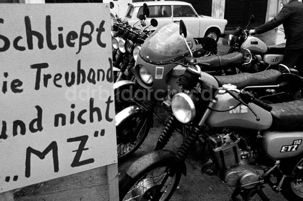 DDR-Fotoarchiv: Berlin - Thema: MZ-KFZ.Meister Treuhand Pankow Foto:Lange Umschlagsnummer: 1992-07