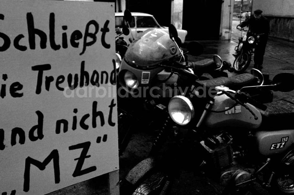 Berlin: Thema: MZ-KFZ.Meister Treuhand Pankow Foto:Lange Umschlagsnummer: 1992-07