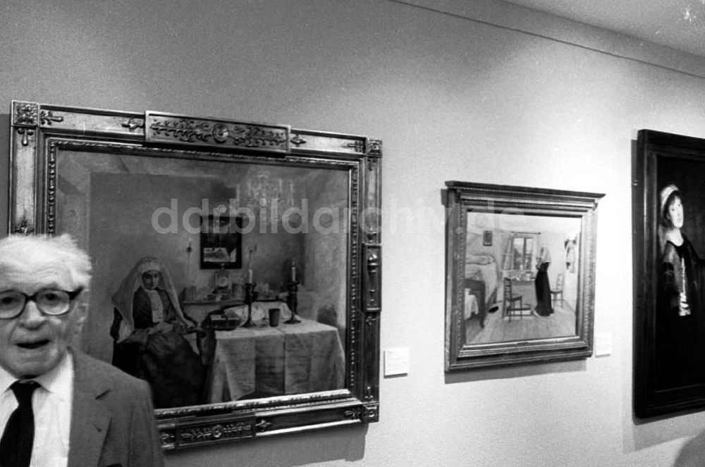 Berlin: Thema:Ausstellung Jüdische Weltbilder Foto:Lange Umschlagsnummer: 1992-16
