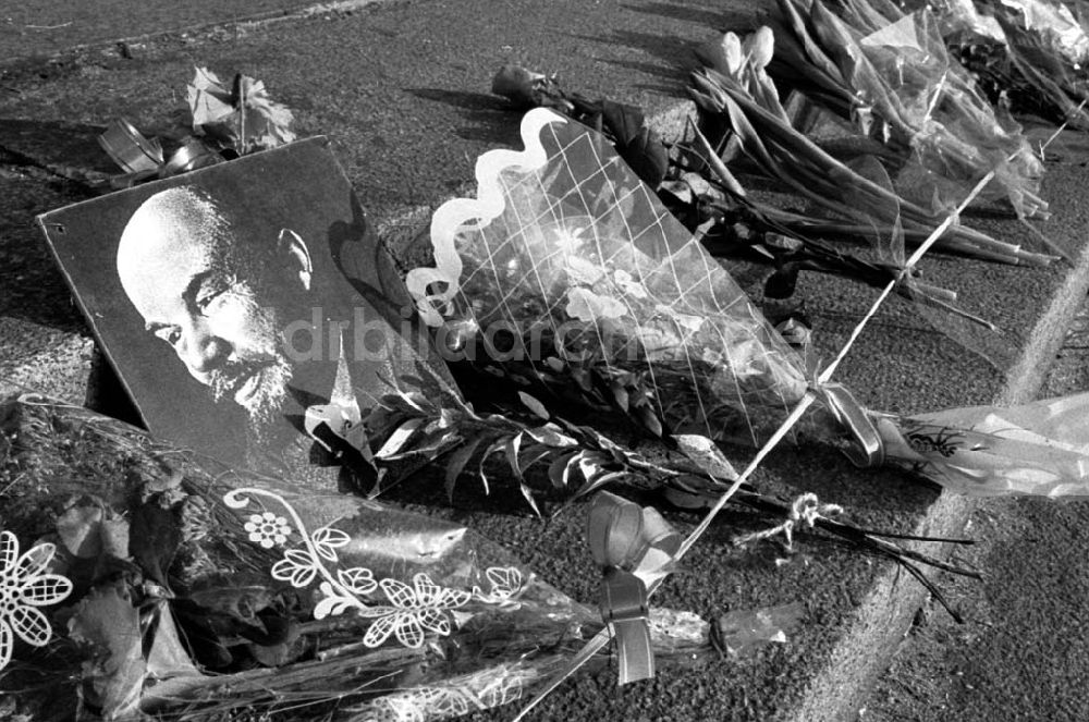 DDR-Fotoarchiv: unbekannt - Thema:Blumen für Lenin zum Todestag Foto:Lange Umschlagsnummer: 1992-29