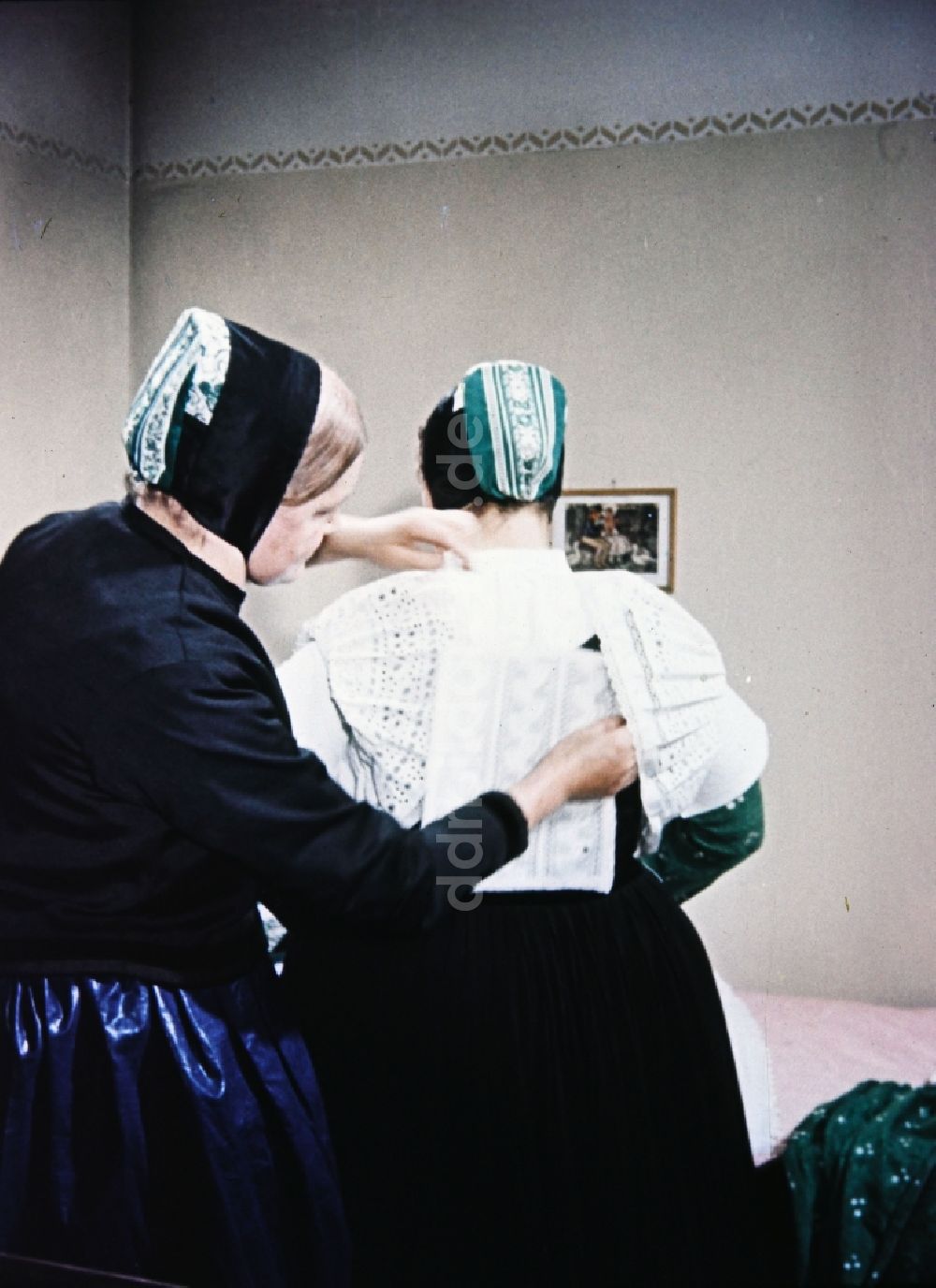 Radibor: Trachten- Kleidung der sorbischen Minderheit in Milkel in Sachsen in der DDR