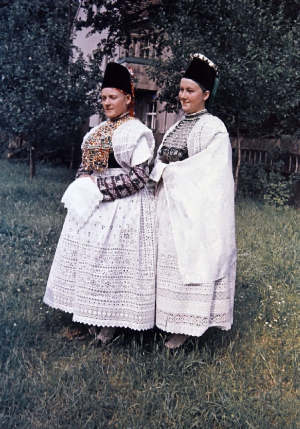 Radibor: Trachten- Kleidung der sorbischen Minderheit in Milkel im Bundesland Sachsen auf dem Gebiet der ehemaligen DDR, Deutsche Demokratische Republik