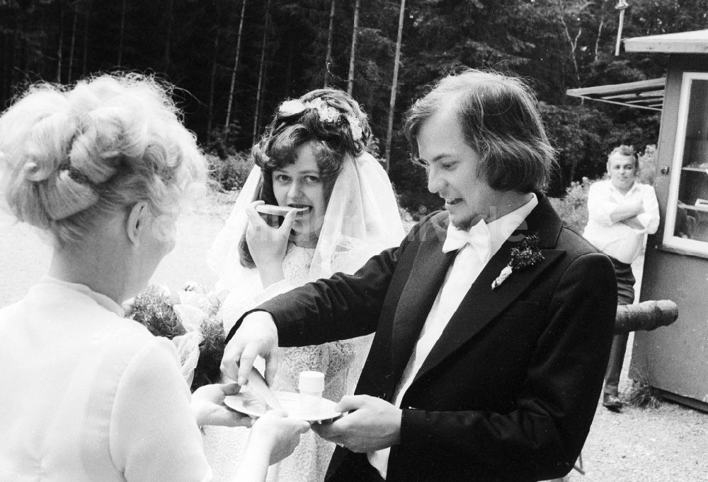 DDR-Bildarchiv: Scheibenberg - Traditionelle Hochzeit in Scheibenberg im Bundesland Sachsen auf dem Gebiet der ehemaligen DDR, Deutsche Demokratische Republik