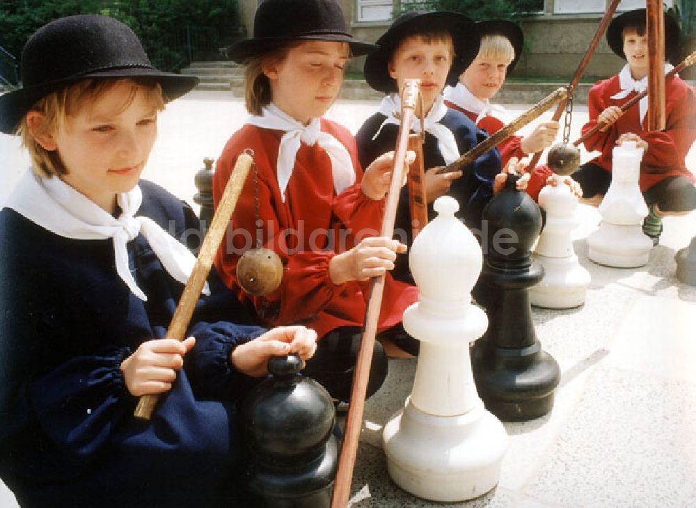 Ströbeck: Traditionelles Schachspielen einer Schulklasse im anhaltinischen Kreis Halberstadt Ströbeck ( Sachsen-Anhalt) 27