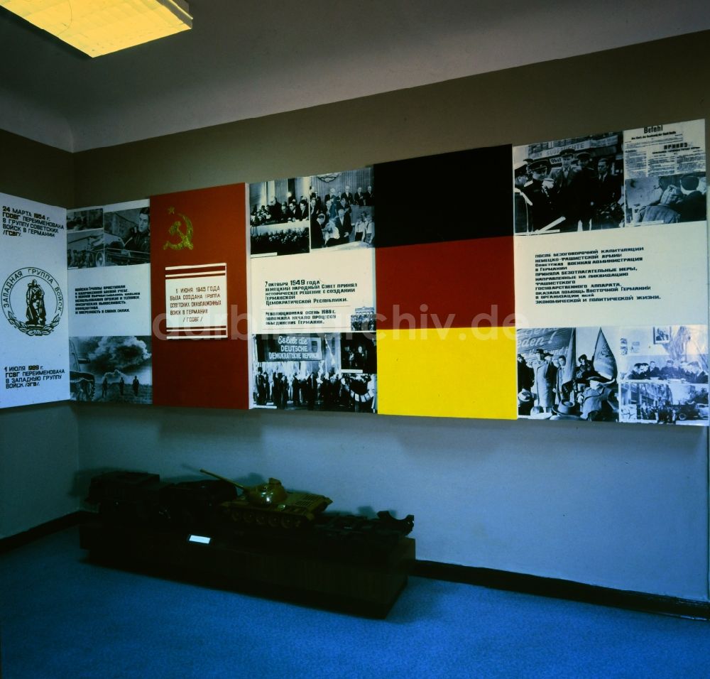 DDR-Fotoarchiv: Zossen - Traditionszimmer- Ausstellung der GSSD Gruppe der Sowjetischen Streitkräfte in Wünsdorf im Bundesland Brandenburg auf dem Gebiet der ehemaligen DDR, Deutsche Demokratische Republik