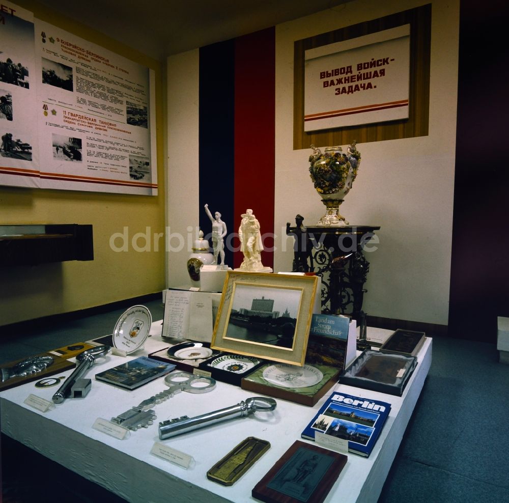 DDR-Bildarchiv: Zossen - Traditionszimmer- Ausstellung der GSSD Gruppe der Sowjetischen Streitkräfte in Wünsdorf in Brandenburg in der DDR