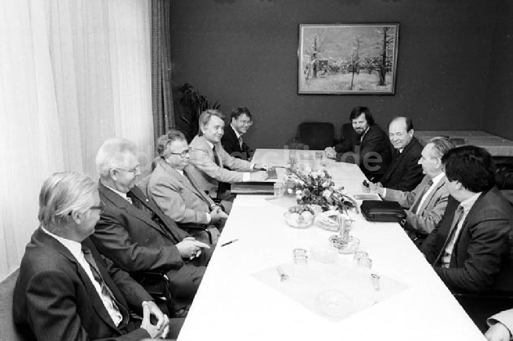 DDR-Bildarchiv: Berlin Pankow - Treffen Gen