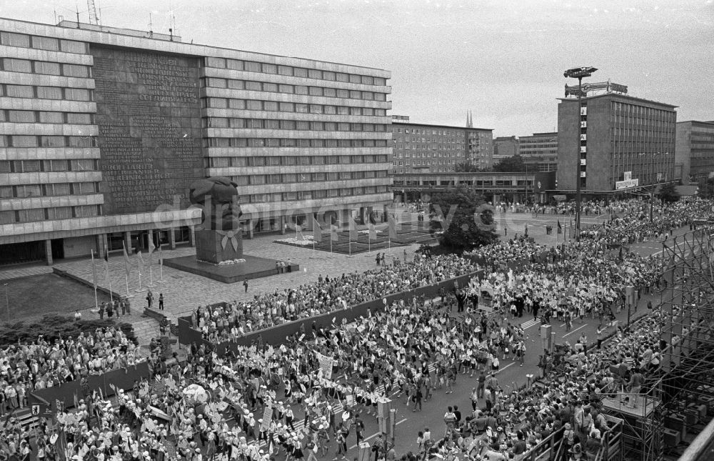 Chemnitz - Karl-Marx-Stadt: Treffen der Pionierorganisation Ernst Thälmann in Chemnitz - Karl-Marx-Stadt im Bundesland Sachsen auf dem Gebiet der ehemaligen DDR, Deutsche Demokratische Republik