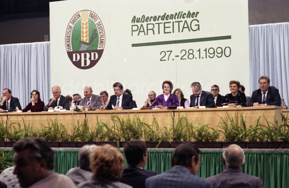 DDR-Fotoarchiv: Berlin - Tribühne des DBD Parteitag der Demokratischen Bauernpartei Deutschlands in Berlin in der DDR