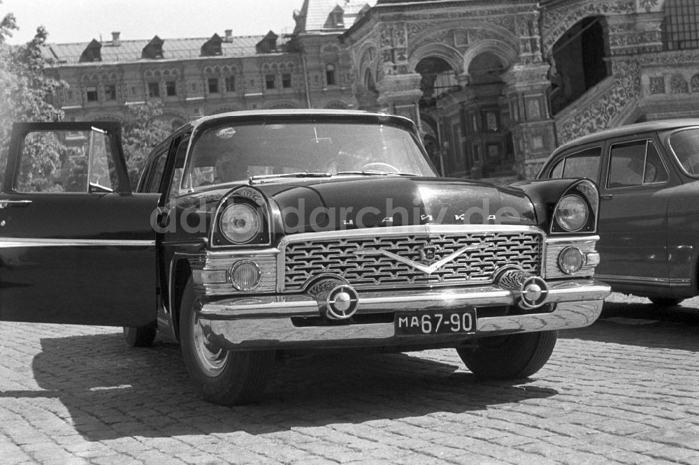 DDR-Bildarchiv: Moskau - Tschaika GAZ-13 in Moskau