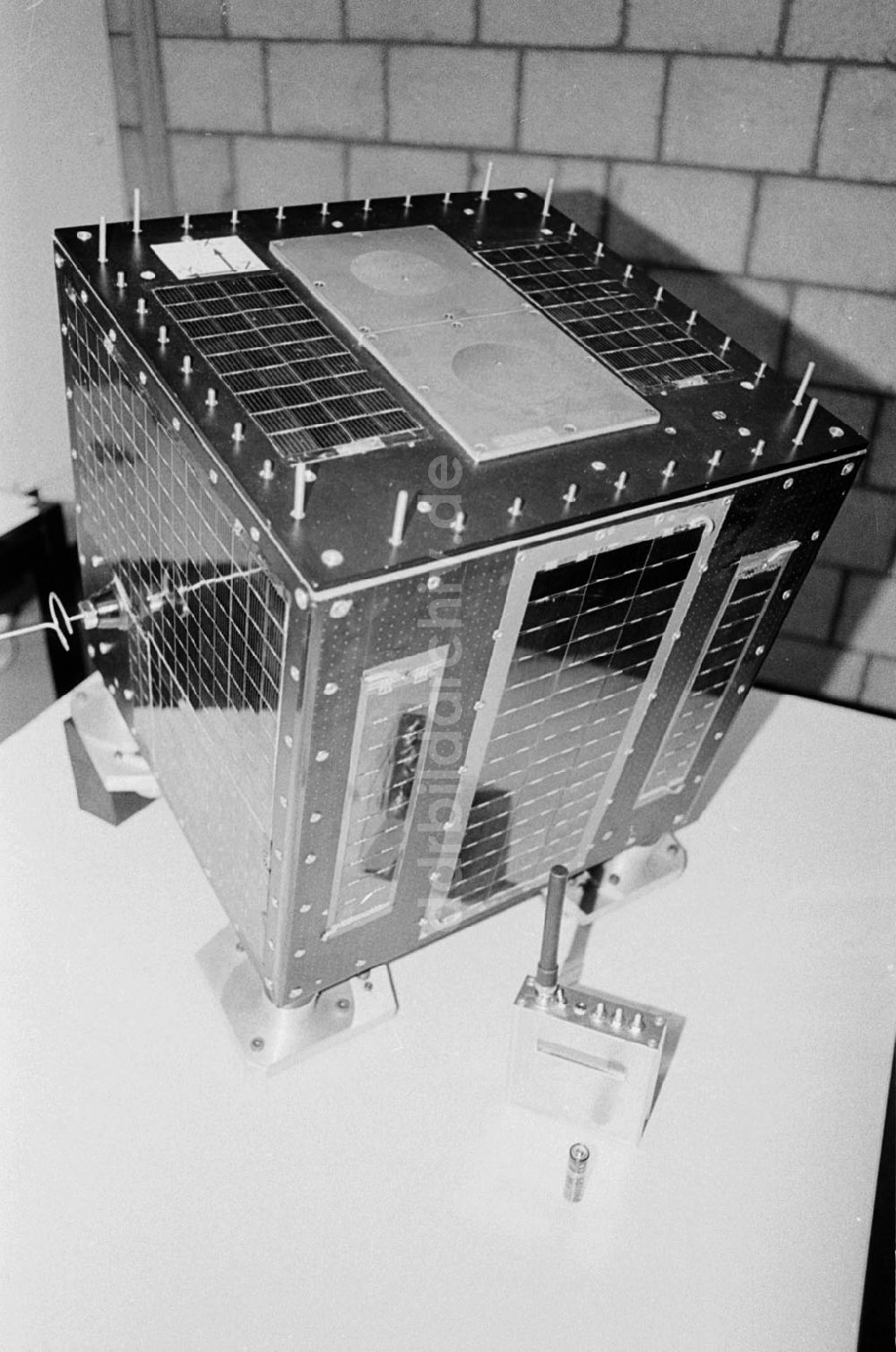 DDR-Bildarchiv: - TUBSAT-Satellit Umschlagnummer: 7323