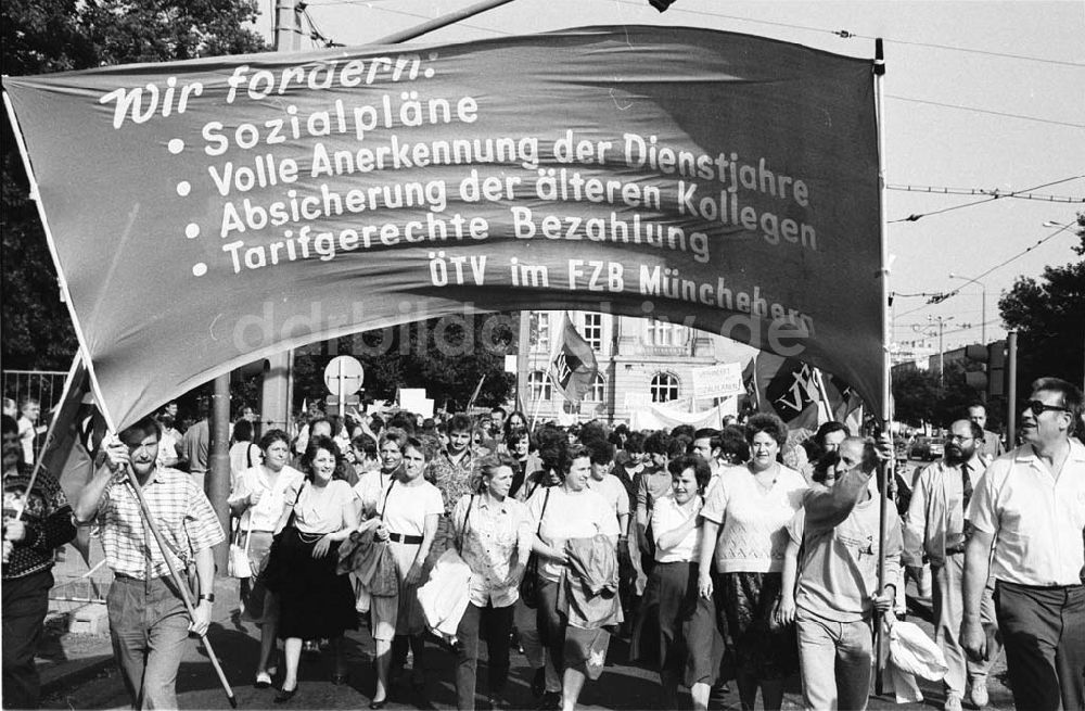 DDR-Fotoarchiv: Berlin - ÖTV-Demo in Potsdam Umschlagsnr.: 720