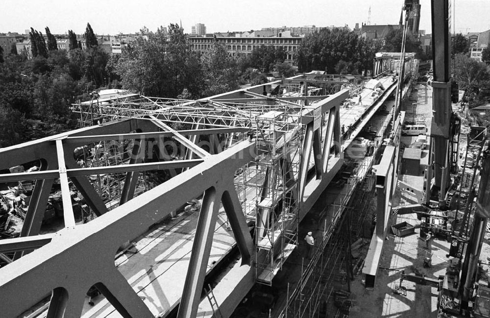 DDR-Bildarchiv: Berlin / Schöneberg - 22.06.92 U-Bahnbrücke der Linie 2 an der Potsdamer Straße