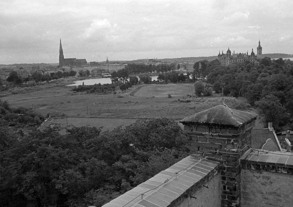 DDR-Fotoarchiv: Schwerin - Uferbereich des Sees Burgsee in Schwerin in der DDR