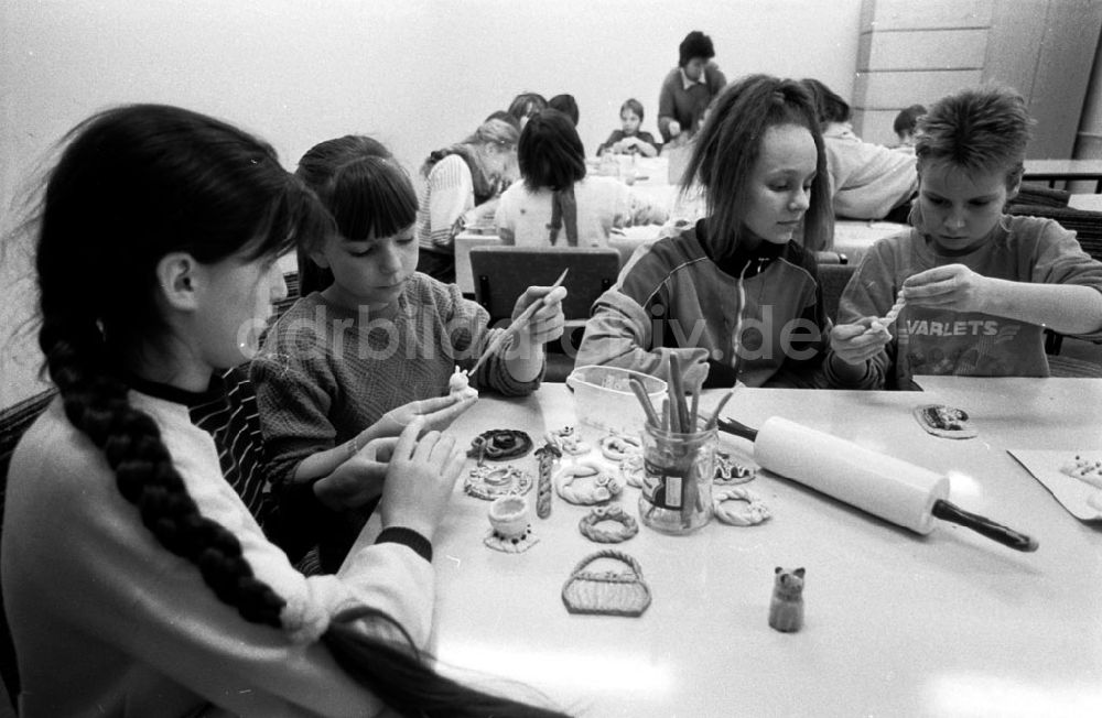 DDR-Bildarchiv: Schorfheide - Umweltgeschädigte Kinder aus Tschernobyl und Deutschland am Werbellinsee Umschlagnummer: 7139