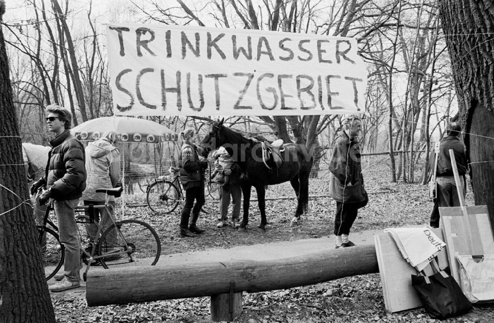 DDR-Fotoarchiv: - Umweltschützer protestieren gegen Öffnung von 1,8 km Havelchaussee durch Trinkwasserschutzgebiet zwischen Große Steinlanke und Lieper Bucht Umschlagnummer: 7317