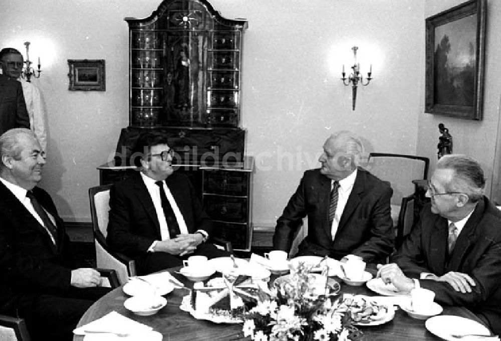 Bonn: 09. und 10.04.1986 Günter Mittag in Bonn.