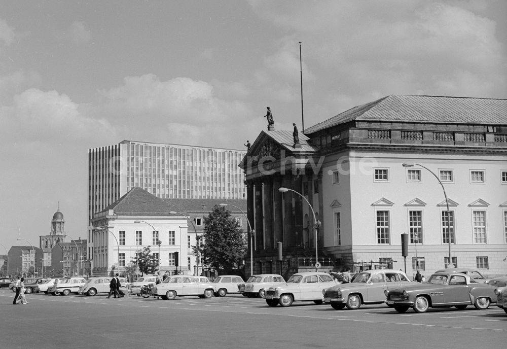 DDR-Bildarchiv: Berlin - Mitte - Unter den Linden in Berlin - Mitte