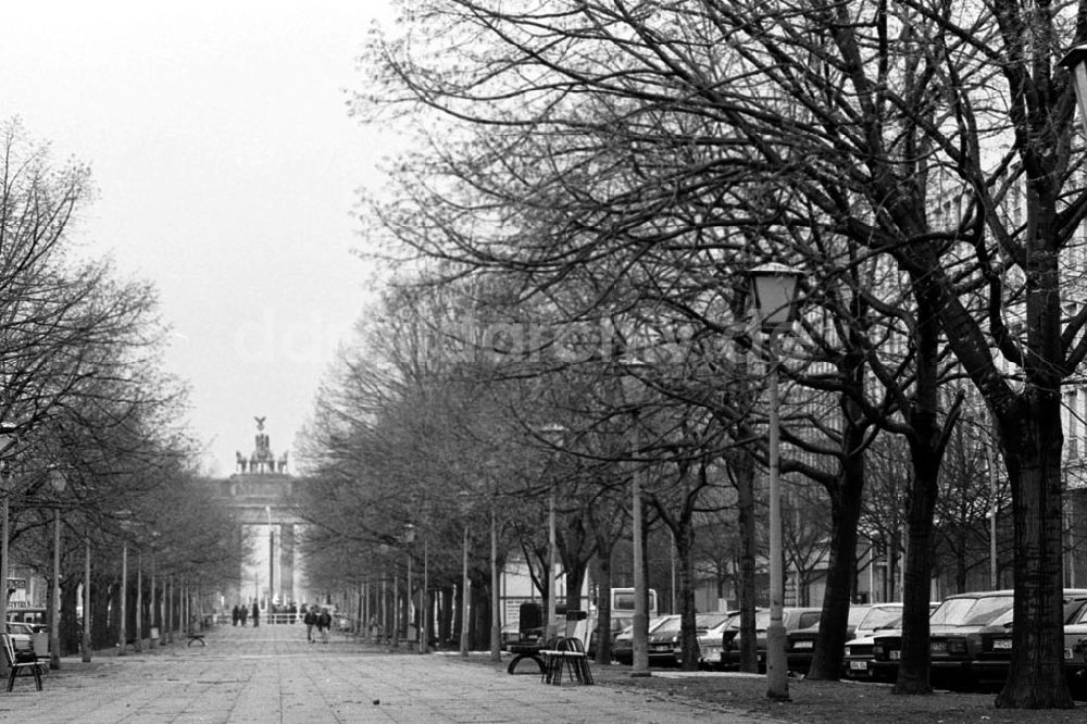 Berlin-Mitte: Unter den Linden 05.11.92 Foto: ND/Lange Umschlagnummer: 1197
