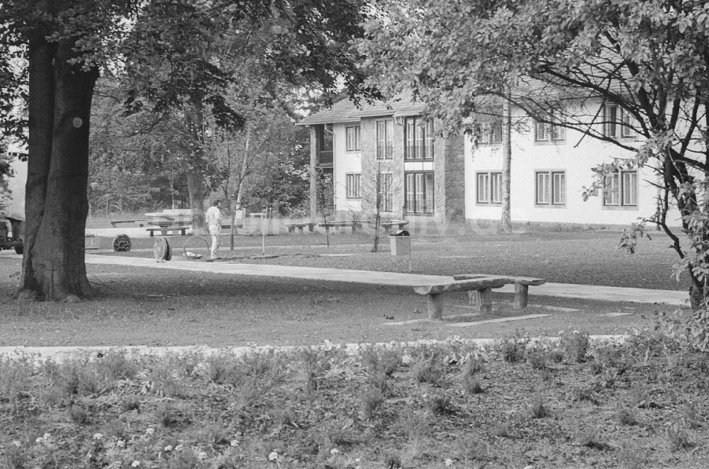 DDR-Bildarchiv: Joachimsthal - Unterkunftshaus auf dem Gelände der Pionierrepublik Wilhelm Pieck am Werbellinsee in Joachimsthal in Brandenburg in der DDR