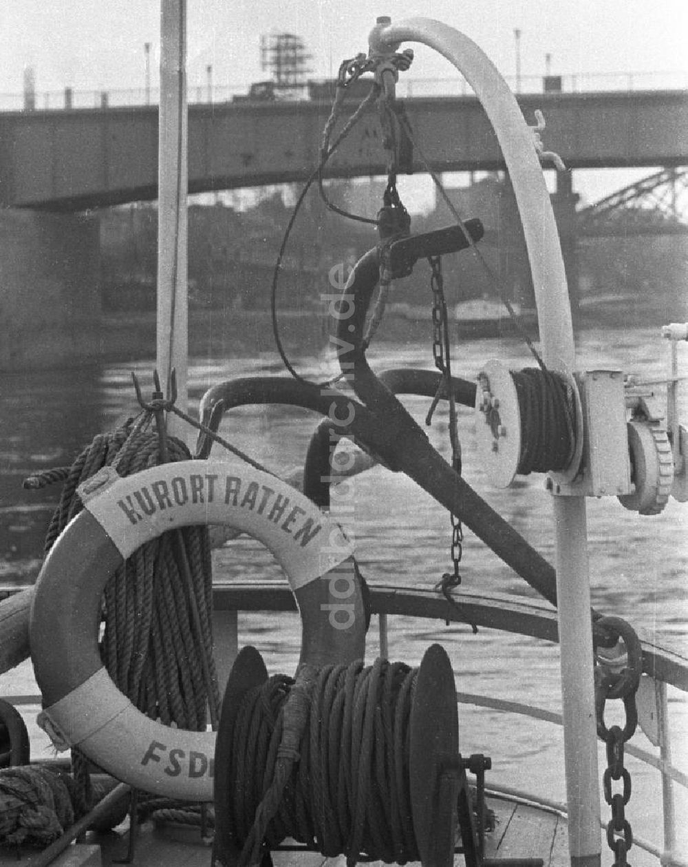Rathen: Unterwegs auf der Elbe - Blick vom Passagierschiff Kurort Rathen, 1960