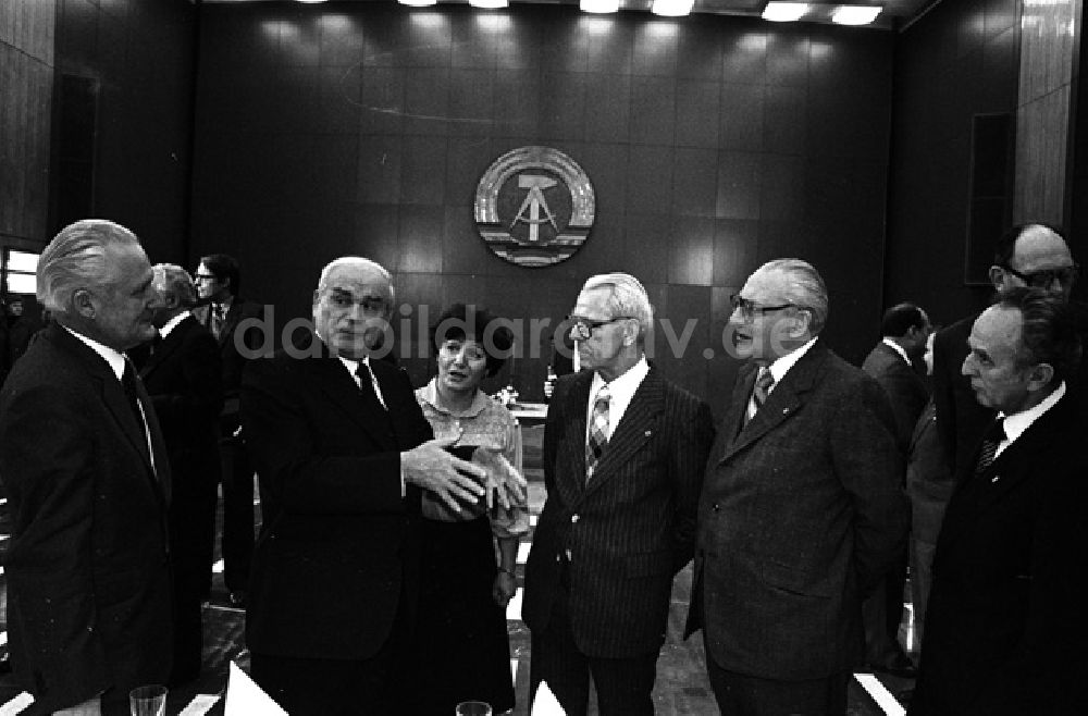 DDR-Bildarchiv: Berlin - Unterzeichnung DDR-UdSSR für den Zeitraum 1981-1985 Gerhard Schierz und Nikolai Baibakow (145)
