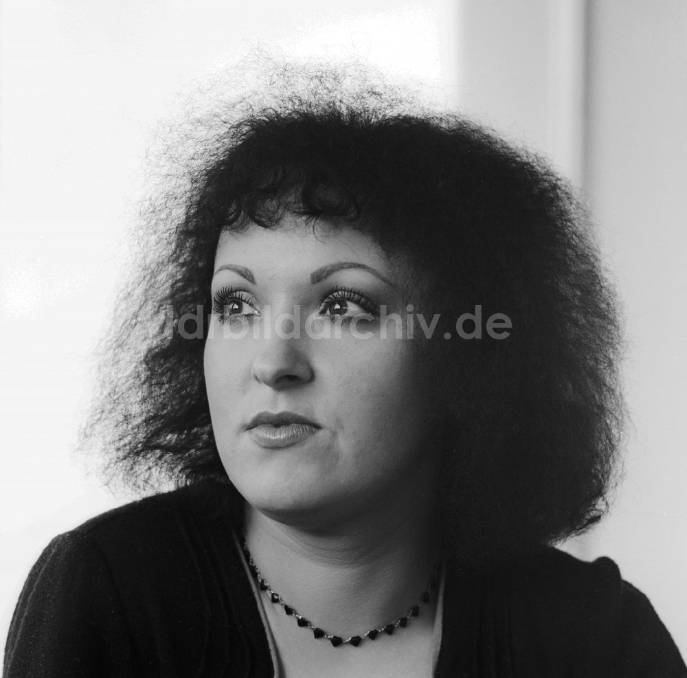 DDR-Fotoarchiv: Berlin - Ute Freudenberg, deutsche Pop- und Schlagersängerin in Berlin, der ehemaligen Hauptstadt der DDR, Deutsche Demokratische Republik