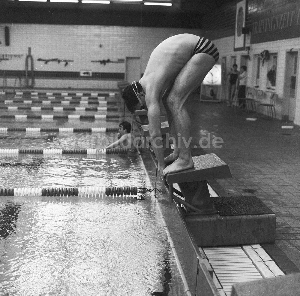 DDR-Bildarchiv: Potsdam - Uwe Daßler, deutscher Leistungsschwimmer beim ASK Potsdam, in Potsdam in Brandenburg in der DDR