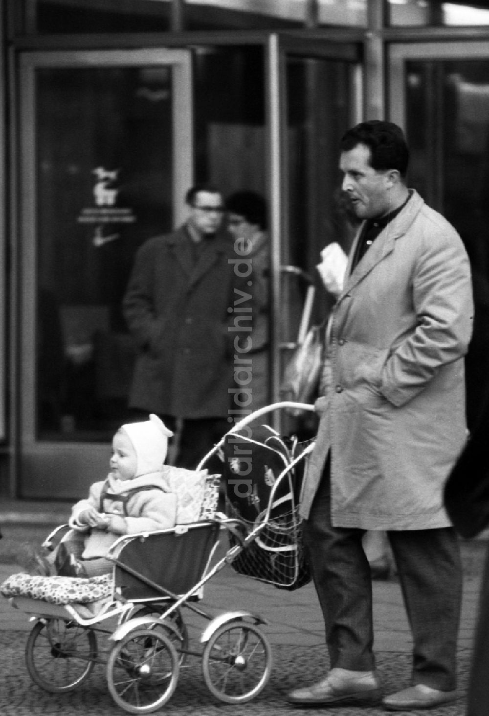 DDR-Fotoarchiv: Berlin - Vater und Kind in Berlin in der DDR