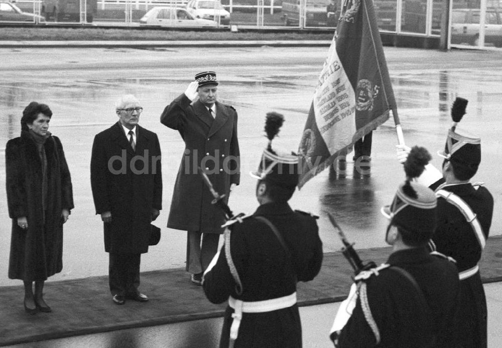 Paris: Verabschiedung von Erich Honecker auf dem Flughafen Orly aus Frankreich-Paris