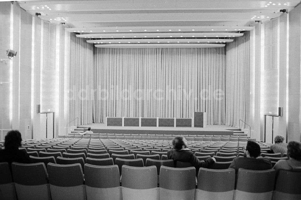Berlin: Veranstaltung im Kino SOJUS im Stadtbezirk Marzahn in Berlin, der ehemaligen Hauptstadt der DDR, Deutsche Demokratische Republik