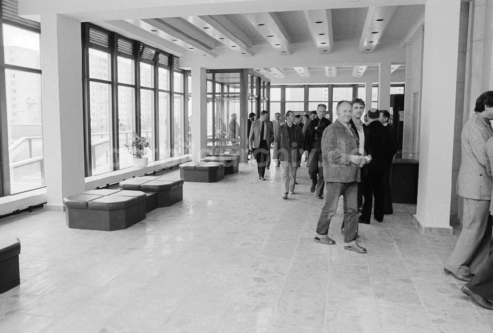 DDR-Fotoarchiv: Berlin - Veranstaltung im Kino SOJUS im Stadtbezirk Marzahn in Berlin, der ehemaligen Hauptstadt der DDR, Deutsche Demokratische Republik
