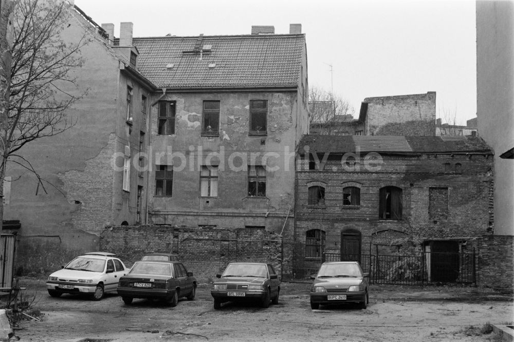 DDR-Fotoarchiv: Berlin - Verfallene Altbauten in Berlin - Mitte, der ehemaligen Hauptstadt der DDR, Deutsche Demokratische Republik