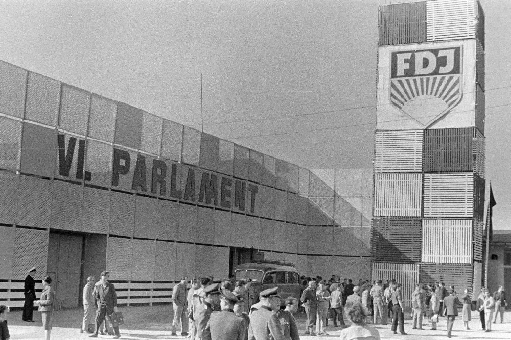 Rostock: Versammlung VI. (6.) Parlament der Freien Deutschen Jugend (FDJ) in Rostock in der DDR