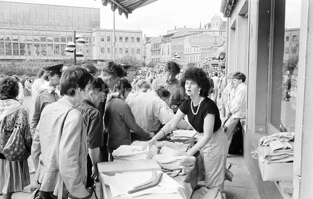 DDR-Bildarchiv: Gera / Thüringen - VII. Festival der Freundschaft in Gera 1987 Auf dem Markt 06.06.1987