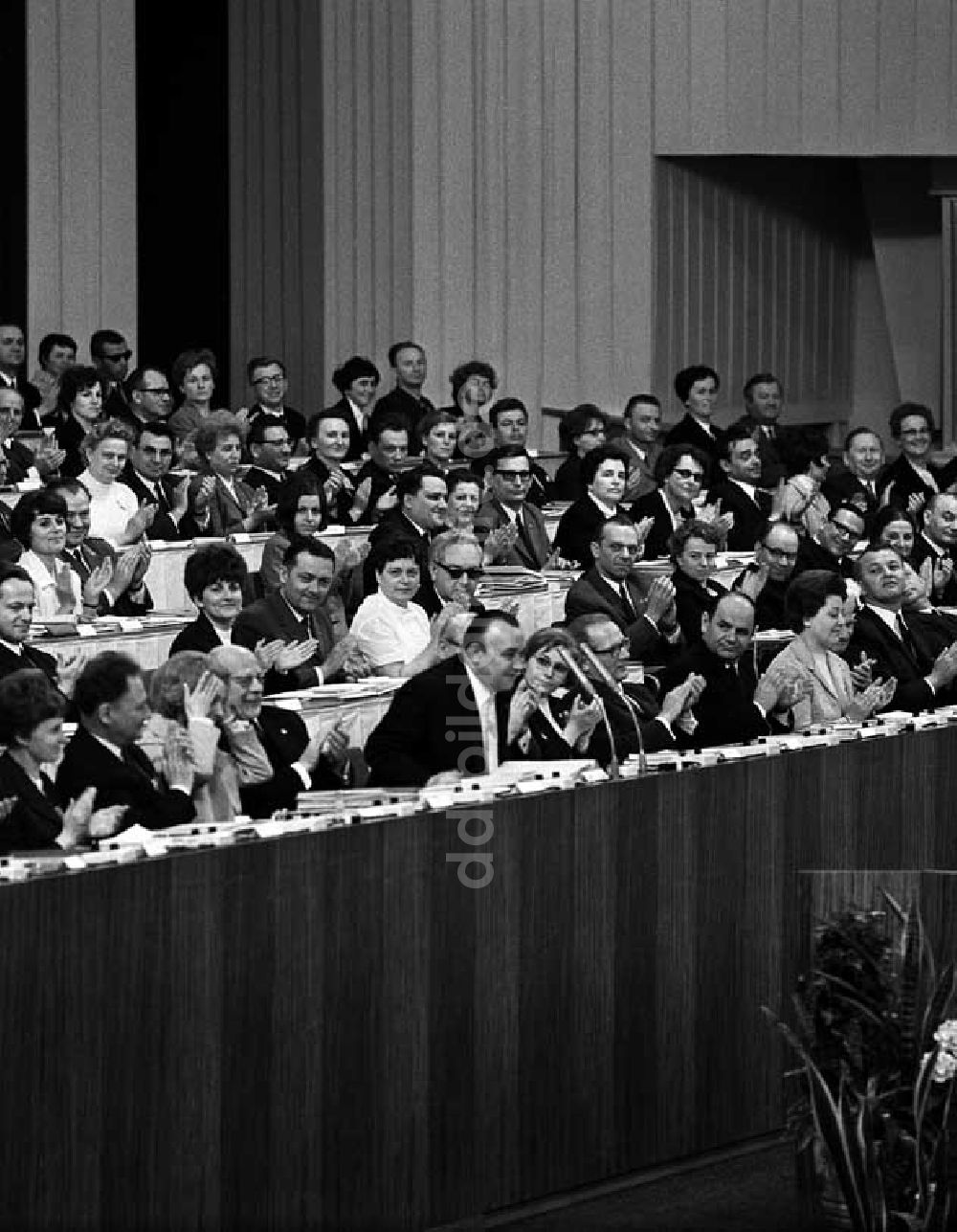 DDR-Fotoarchiv: Berlin - VII. Pädagogischer Kongress in der Werner - Seelenbinder - Halle