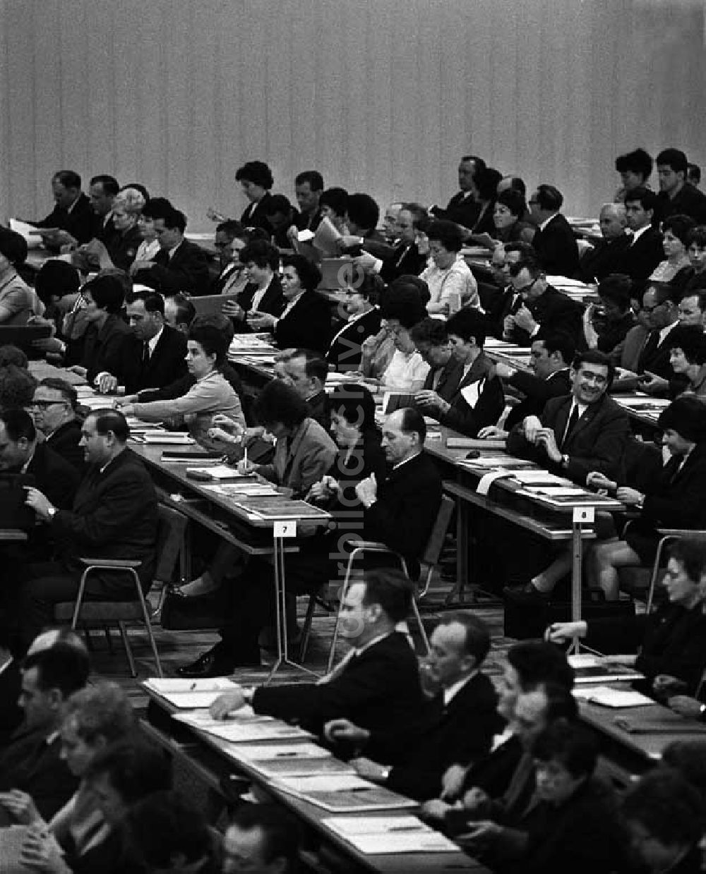 DDR-Fotoarchiv: Berlin - VII. Pädagogischer Kongress in der Werner - Seelenbinder - Halle