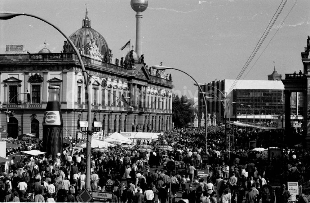 DDR-Fotoarchiv: Berlin - Volksfestmeile Foto: Winkler Umschlagnummer: 1267