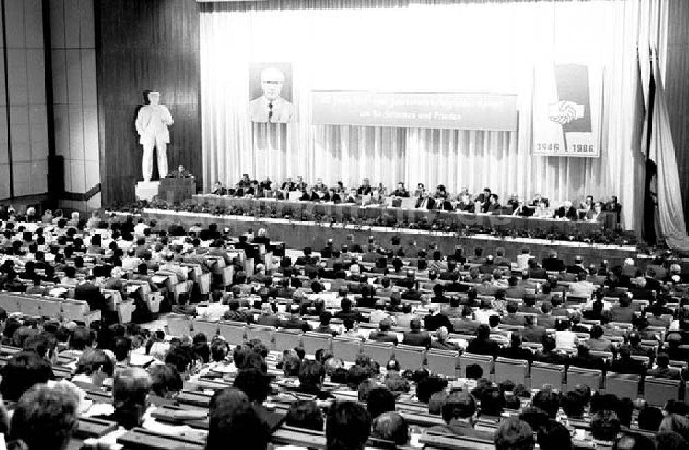 DDR-Fotoarchiv: Berlin - 23.01.1986 Von der Konferenz an der Parteihochschule Karl Marx