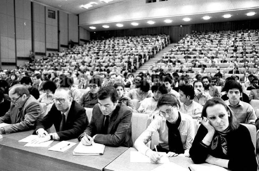 Berlin: 23.01.1986 Von der Konferenz an der Parteihochschule Karl Marx