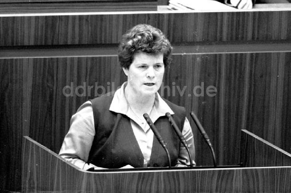 DDR-Fotoarchiv: Berlin - 27.11.1986 Von der 3. Tagung der Volkskammer wärend der Abstimmu