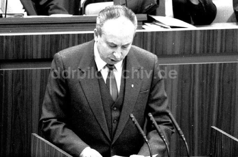 DDR-Bildarchiv: Berlin - 27.11.1986 Von der 3. Tagung der Volkskammer wärend der Abstimmu