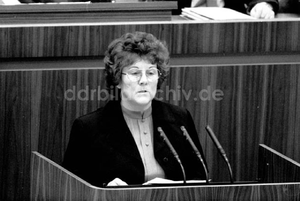 DDR-Bildarchiv: Berlin - 27.11.1986 Von der 3. Tagung der Volkskammer wärend der Abstimmu