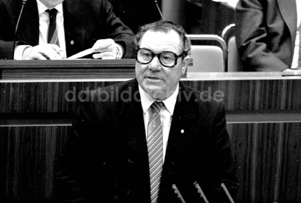 DDR-Fotoarchiv: Berlin - 27.11.1986 Von der 3. Tagung der Volkskammer wärend der Abstimmu