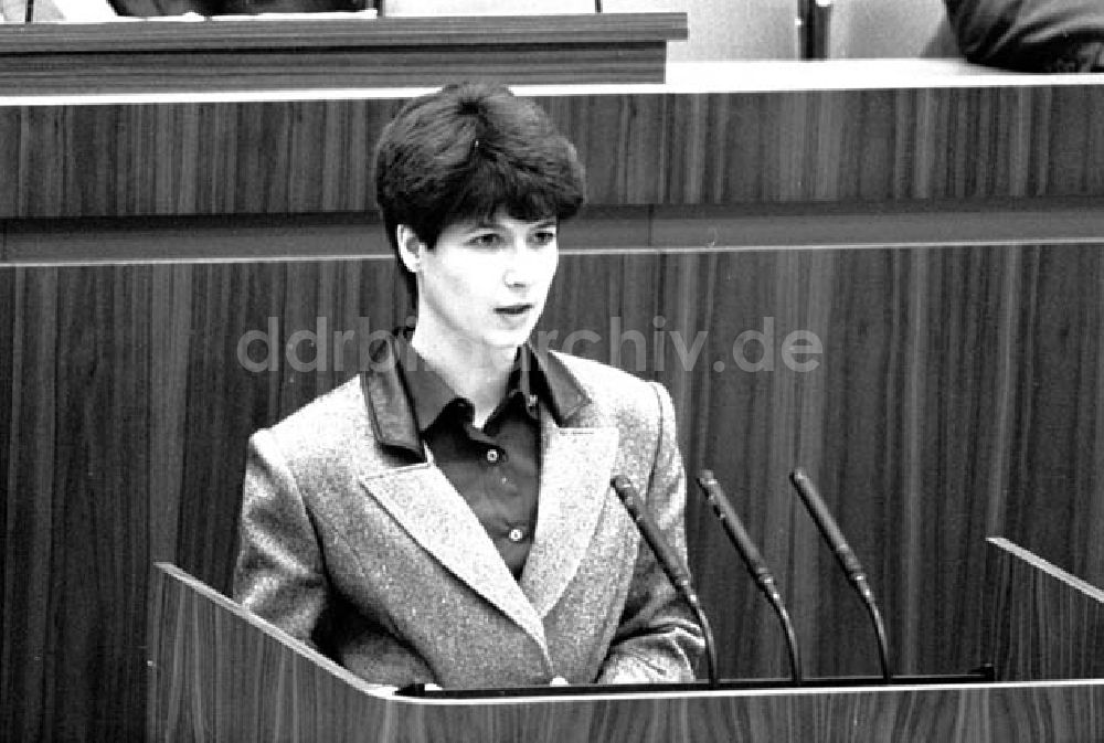 Berlin: 27.11.1986 Von der 3. Tagung der Volkskammer wärend der Abstimmu