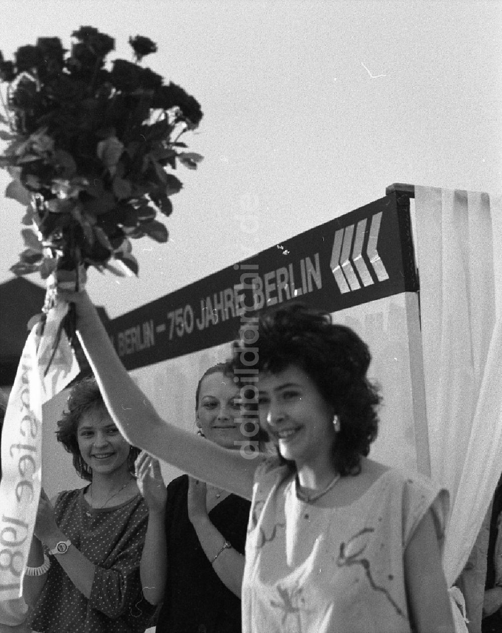 DDR-Bildarchiv: Berlin - Wahl Miss Frühling - Marzahn in Berlin auf dem Gebiet der ehemaligen DDR, Deutsche Demokratische Republik
