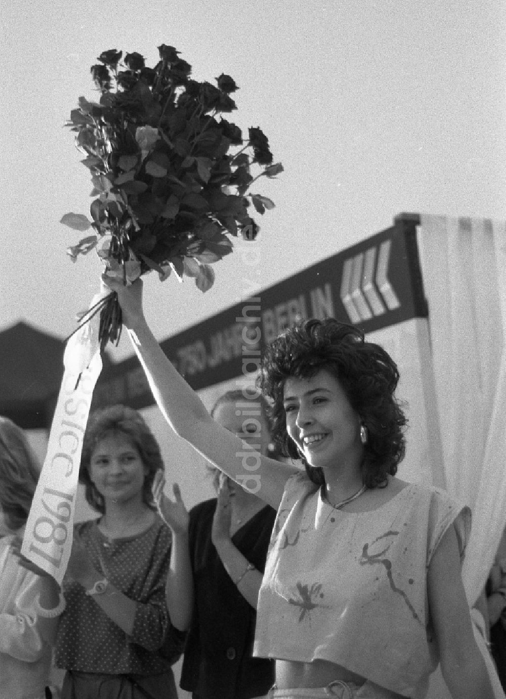 DDR-Bildarchiv: Berlin - Wahl Miss Frühling - Marzahn in Berlin auf dem Gebiet der ehemaligen DDR, Deutsche Demokratische Republik