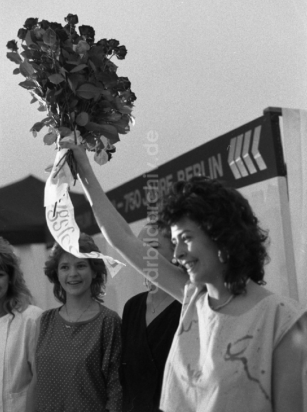 DDR-Fotoarchiv: Berlin - Wahl Miss Frühling - Marzahn in Berlin auf dem Gebiet der ehemaligen DDR, Deutsche Demokratische Republik